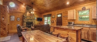Captain’s Quarters 2 bedroom log cabin oasis in soothing Deep Creek