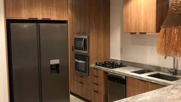 Micro-ondes, four, lave-vaisselle