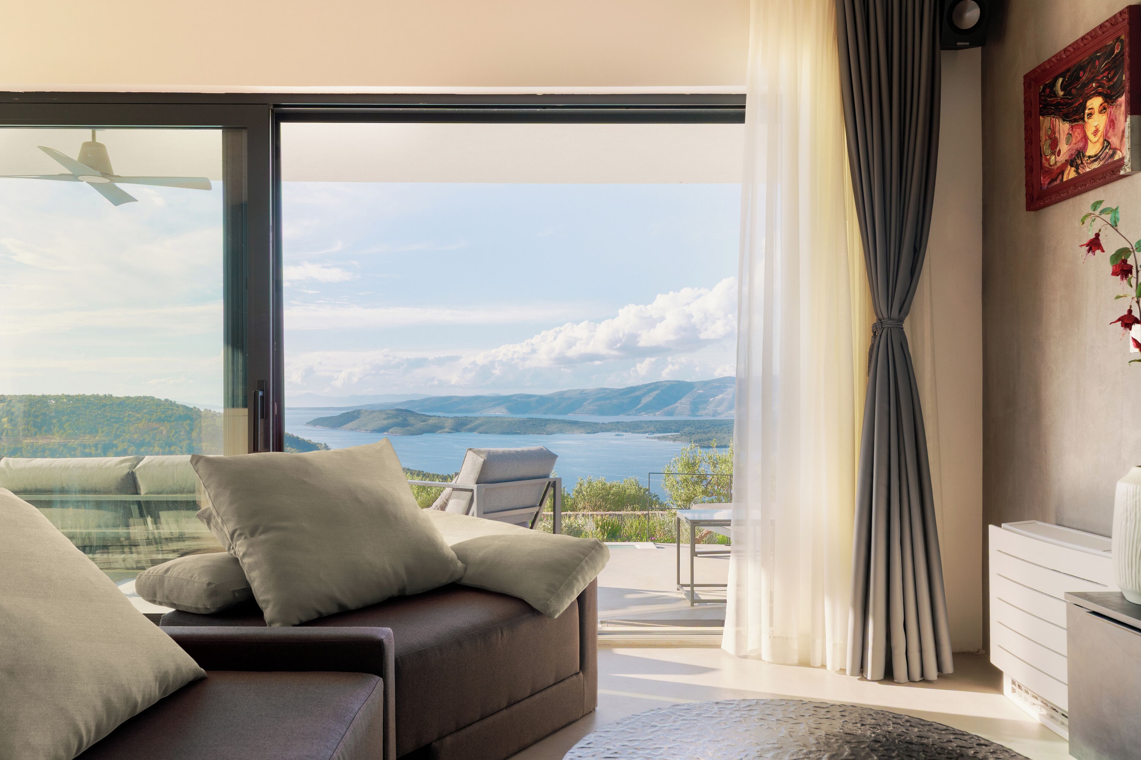 Smart TV, video games, ping pong, stereo