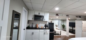 Fridge, microwave, coffee/tea maker, toaster - Beautiful studio, cozy and quiet. (Acworth)