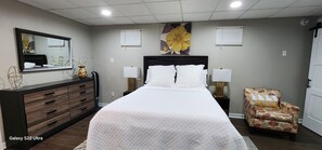 1 bedroom, iron/ironing board, WiFi, bed sheets - Beautiful studio, cozy and quiet. (Acworth)