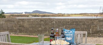 Peaceful property with stunning views - Pass the Keys