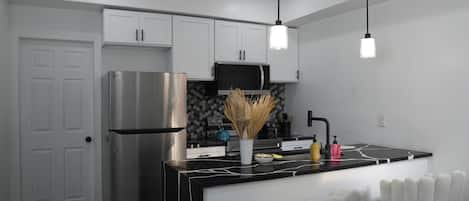 Microondas, horno, placa de cocina, lavavajillas