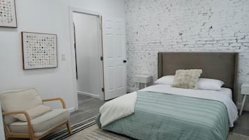 2 slaapkamers, een strijkplank/strijkijzer, gratis wifi, beddengoed