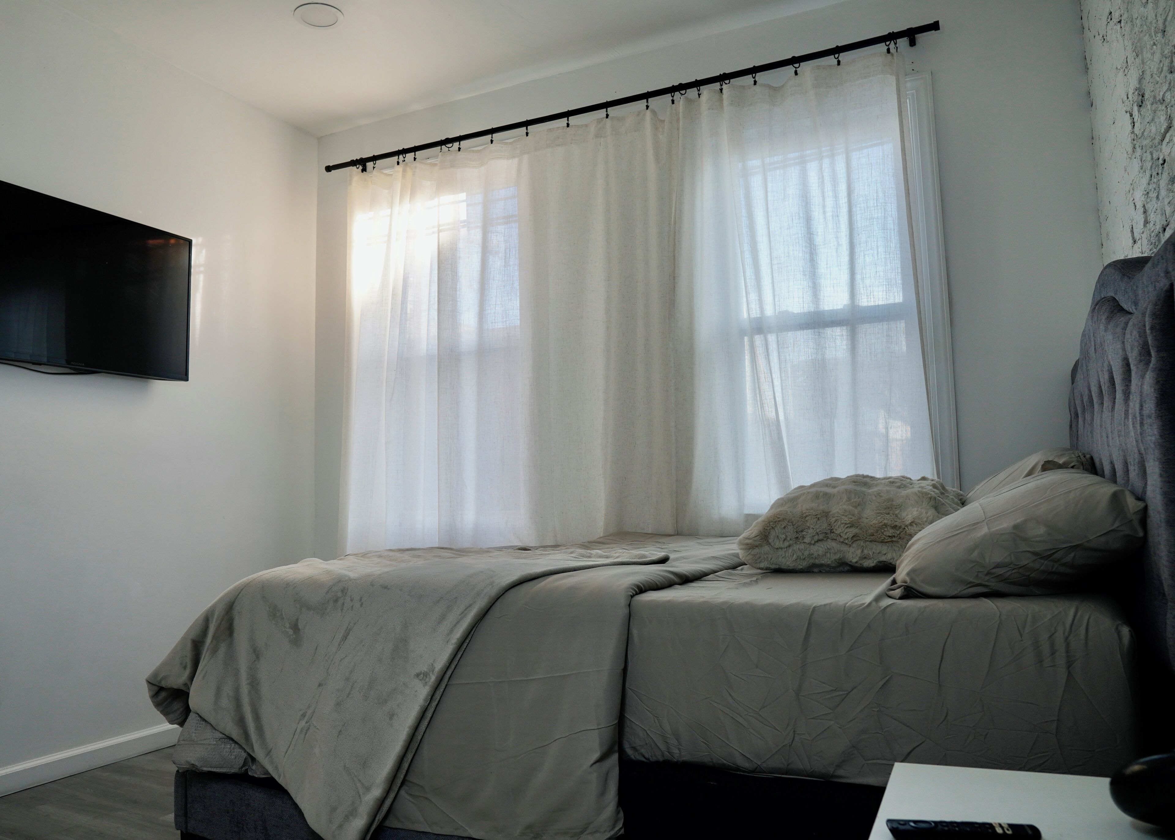 2 slaapkamers, een strijkplank/strijkijzer, gratis wifi, beddengoed