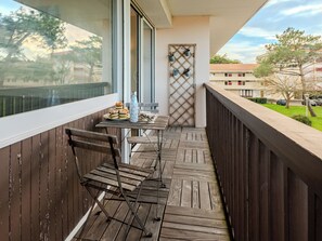 Outdoor dining - Résidence de la forêt by Interhome (Mimizan)