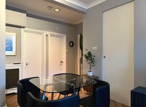 Dining - Stylish 1 bedroom in Mayfair (London)