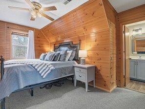 3 bedrooms, free WiFi, bed sheets - Hideaway at Turtle Rock - secluded cove and year-round water! (Arley)