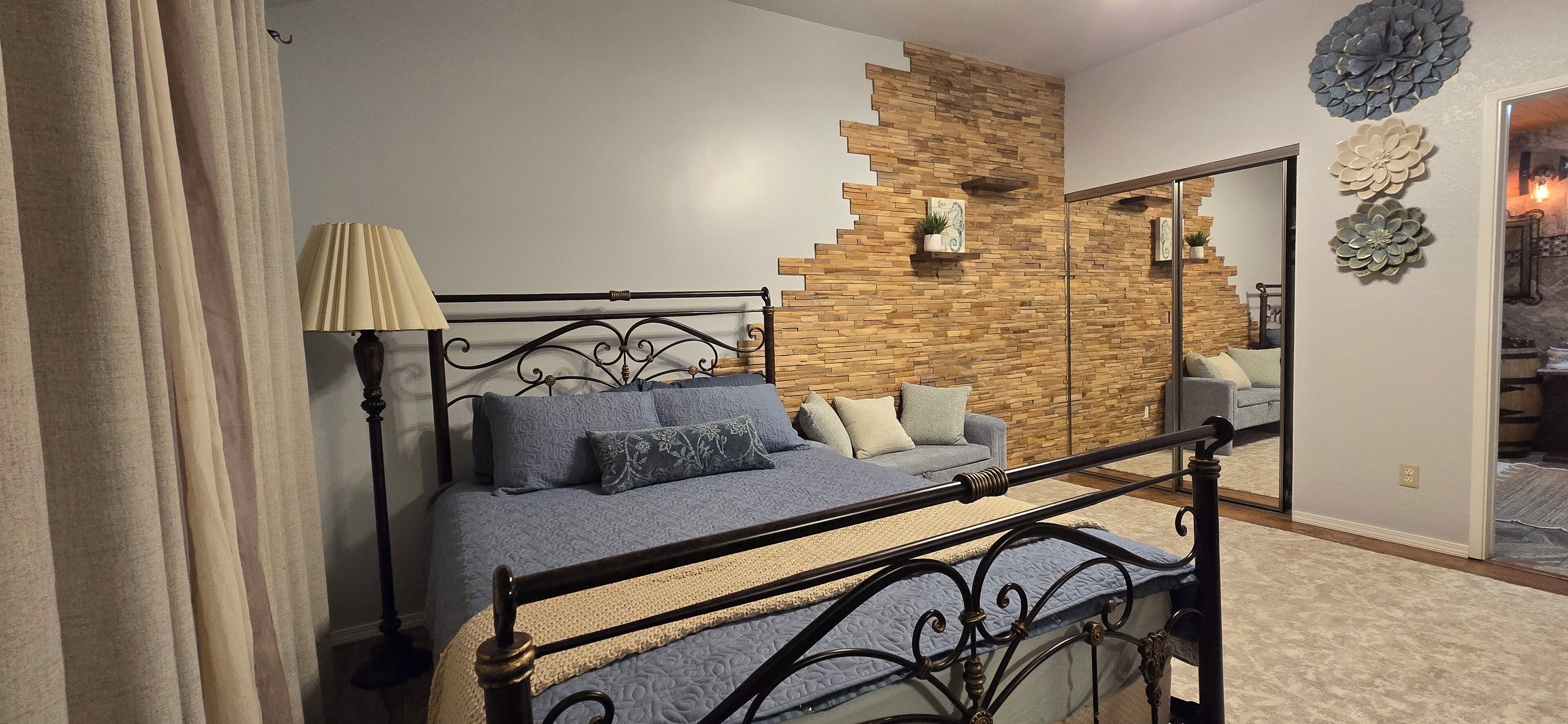 3 habitaciones, escritorio, tabla de planchar con plancha y wifi 