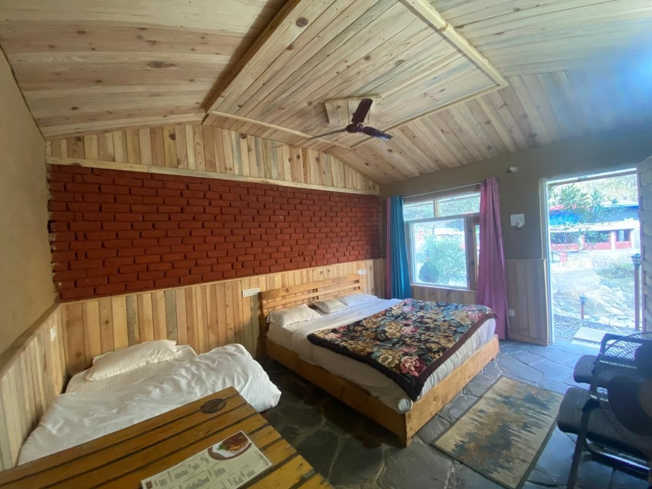 مكتب ومساحة عمل للكمبيوتر المحمول