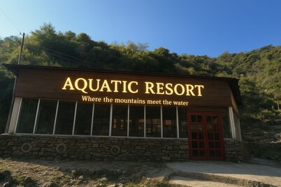 Aquatic resort