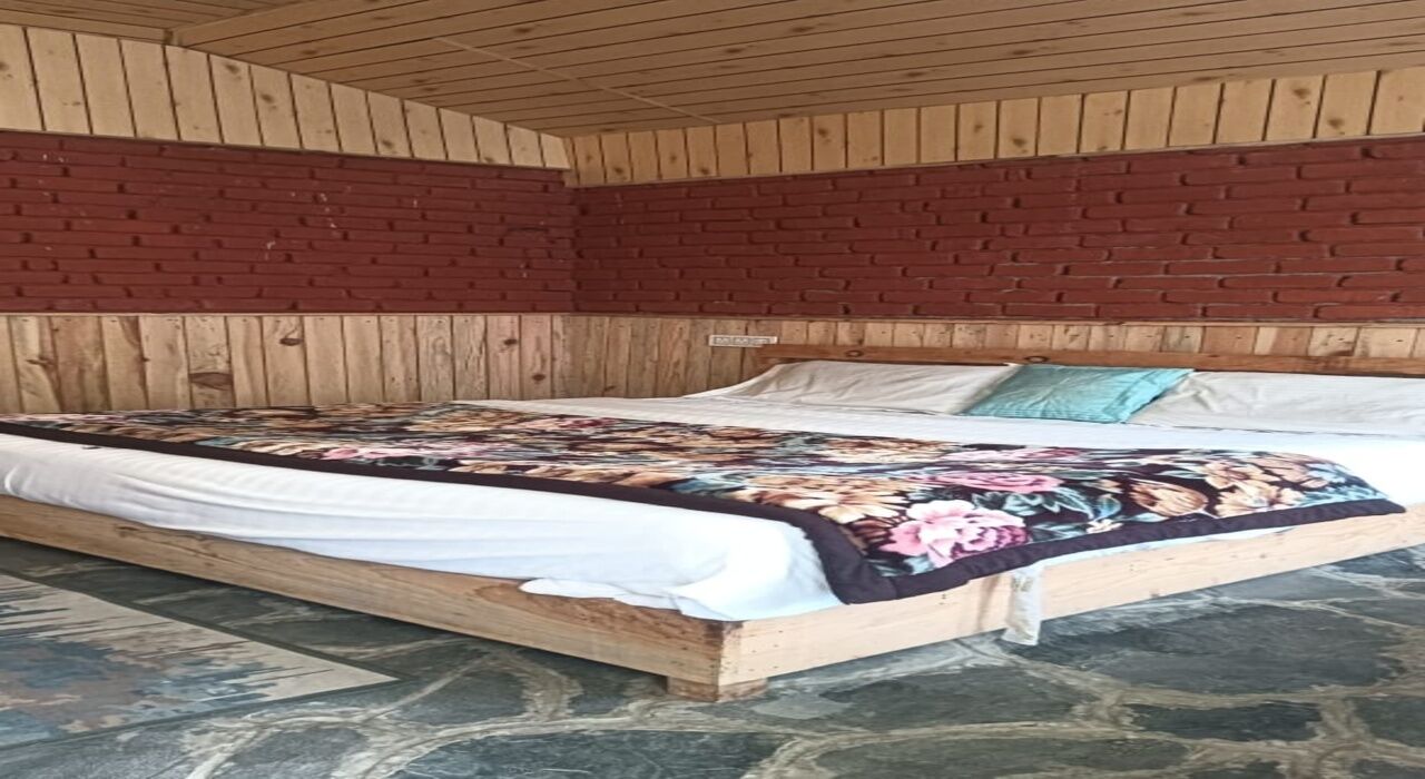 Escritorio y espacio para trabajar con laptop 