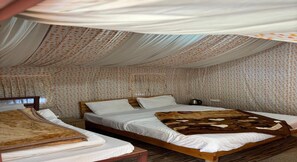 Single Room, Balcony, Mountain View | Meja, ruang kerja komputer riba 