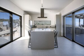Fridge, microwave, oven, dishwasher - Luxurious Villa Alea (Gerani)