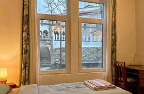 Comfort Twin Room, Garden View | Free WiFi - PORTALA Urban Lodge (Rila)