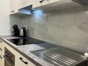 雪櫃、焗爐、爐具、洗碗機