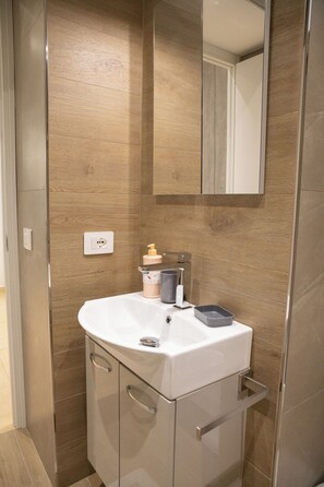 Dusche, Haartrockner, Bidet, Handtücher