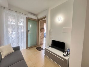 Unclassified image, 2 of 32, button - Blue Elpidio Center Apartment [WiFi, Air Conditioning, Parking, Beach] (Porto Sant'Elpidio)