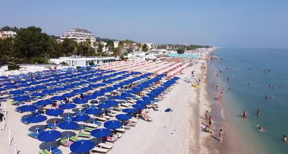 Blue Elpidio Center Apartment - Beach