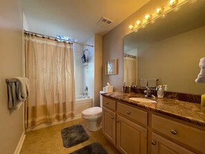 Hair dryer, towels, toilet paper - Luxury ON BEACH Condo with great pool too (Destin)