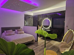 Room - Vrbo Property (La Ciotat)