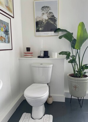 Shared Dormitory, 1 Bedroom, Smoking, Patio | Bathroom - Room-a King Size Double Bedroom In In Le (London)