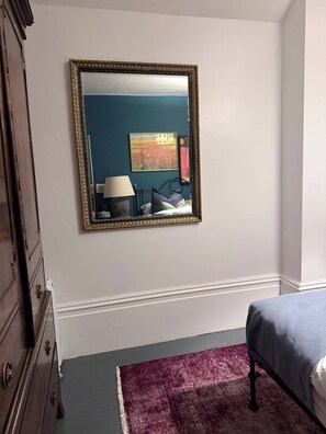 Shared Dormitory, 3 Bedrooms, Smoking, Patio | 3 bedrooms - Room-a Large Kingsize Room To Rent (London)