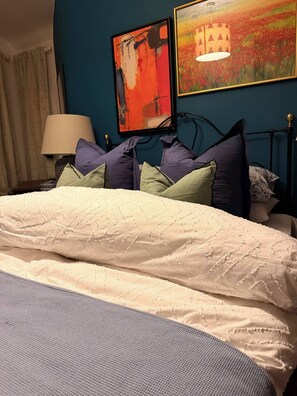 Shared Dormitory, 3 Bedrooms, Smoking, Patio | 3 bedrooms - Room-a Large Kingsize Room To Rent (London)