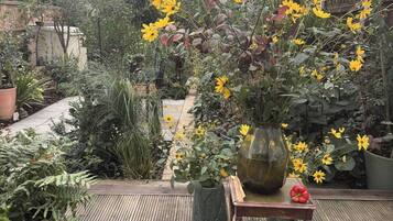 Felles sovesal, 1 soverom, røyk, terrasse | Hage