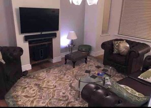 Shared Dormitory, 1 Bedroom, Smoking, Patio | Living room - Room-a Large Kingsize Room To Rent (London)