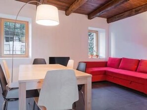 Dining - Rustico di vacanza nel nucleo di Moghegno by Interhome (Aurigeno)