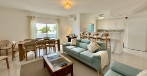 Smart TV - Prainha L&A Penthouse, 3 Bedrooms (3 wc),2 ensuite, Sea Views, Avor, Private Park (Alvor)