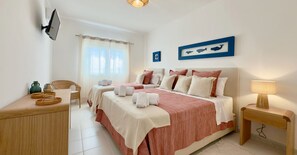 3 bedrooms, iron/ironing board, WiFi, bed sheets - Prainha L&A Penthouse, 3 Bedrooms (3 wc),2 ensuite, Sea Views, Avor, Private Park (Alvor)