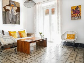 TV - Helle Dach-Maisonette mit riesiger Terrasse by Interhome (Sevilla)