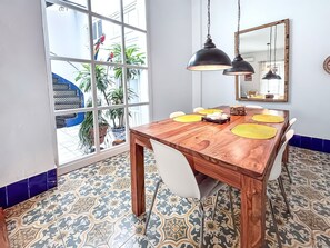 Dining - Helle Dach-Maisonette mit riesiger Terrasse by Interhome (Sevilla)