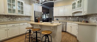 The Blue Heron Lakehouse! Superb 6-BR home Logan Martin Lake in charming Lincoln