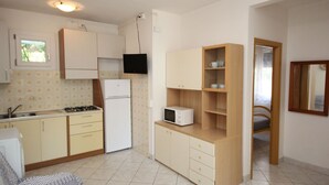 Fridge, microwave, cookware/dishes/utensils - Adriana Salici by Interhome (Rosolina Mare)