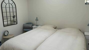 2 chambres, fer et planche à repasser, accès Internet, draps fournis