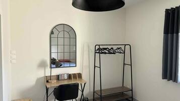 2 chambres, fer et planche à repasser, accès Internet, draps fournis