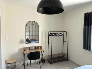 2 habitaciones, tabla de planchar con plancha, internet y ropa de cama 