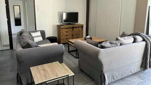 Smart TV - Le Jardin d'Elusa - Gîte Le Chai (**** 4 stars) (Eauze)