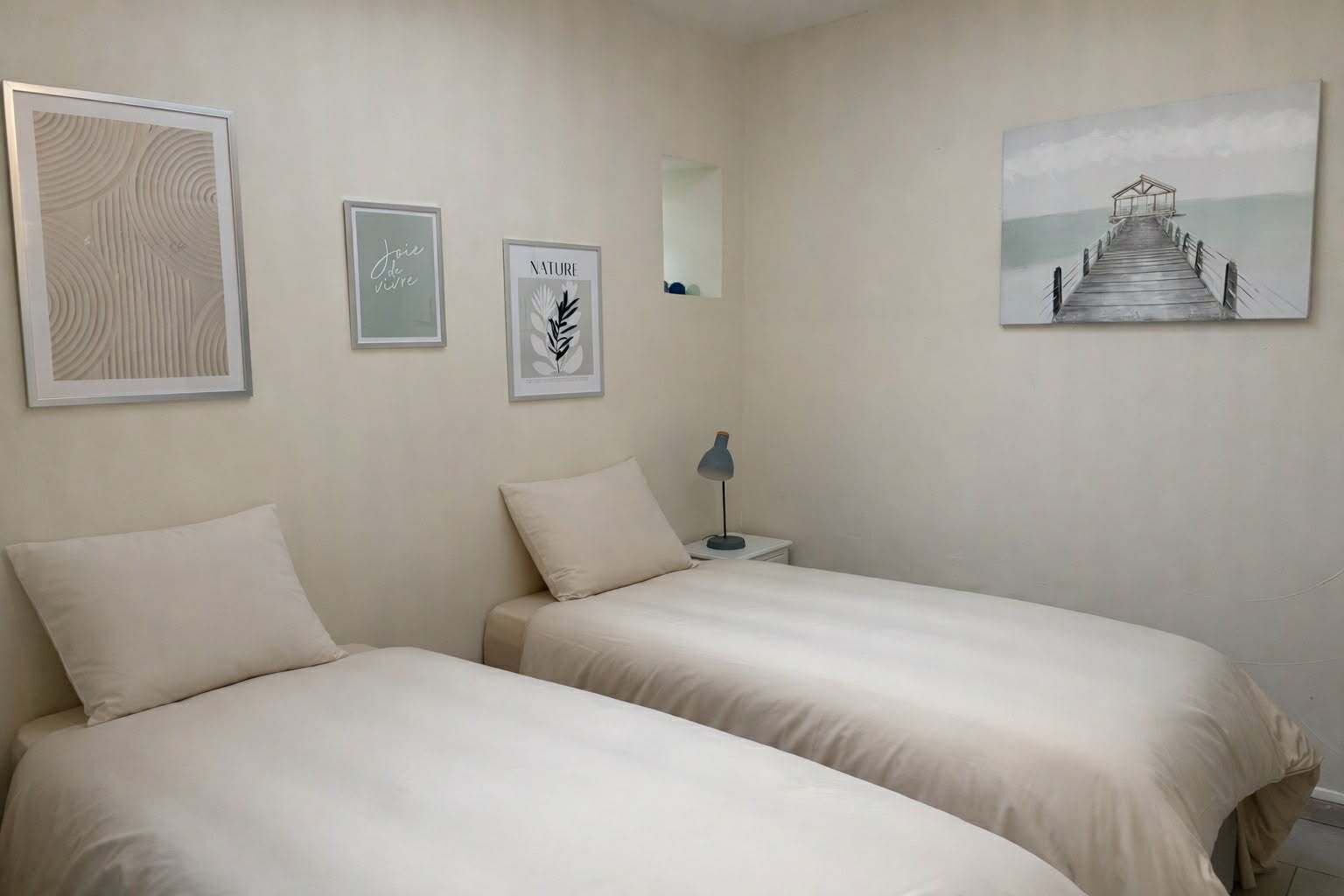 2 bedrooms, iron/ironing board, internet, bed sheets