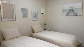 2 bedrooms, iron/ironing board, internet, bed sheets