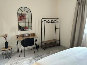 Fer et planche à repasser, accès Internet, draps fournis