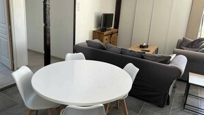 Dining - Le Jardin d'Elusa - Gîte Le Chai (**** 4 stars) (Eauze)