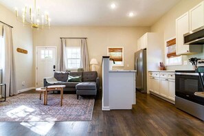 Televisión y oficina 