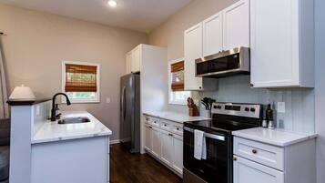 Coffee/tea maker, fridge, microwave, oven