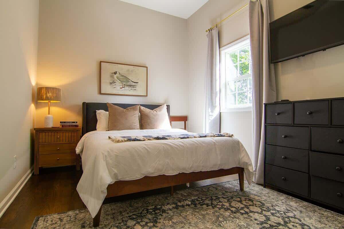 2 bedrooms, desk, iron/ironing board, travel crib