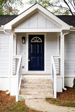 Exterior detail - Pet Friendly Family Home Steps to Raleigh Greenway (Raleigh)