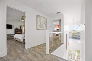 4 室のベッドルーム、アイロン / アイロン台、WiFi、ベッドシーツ